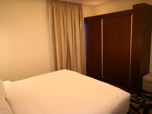 Popular attractions Area Nearby Property